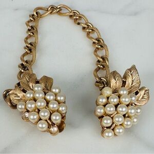 Vintage Crown Trifari Sweater Clip Pearl Cluster Gold Tone Chain Mid Century